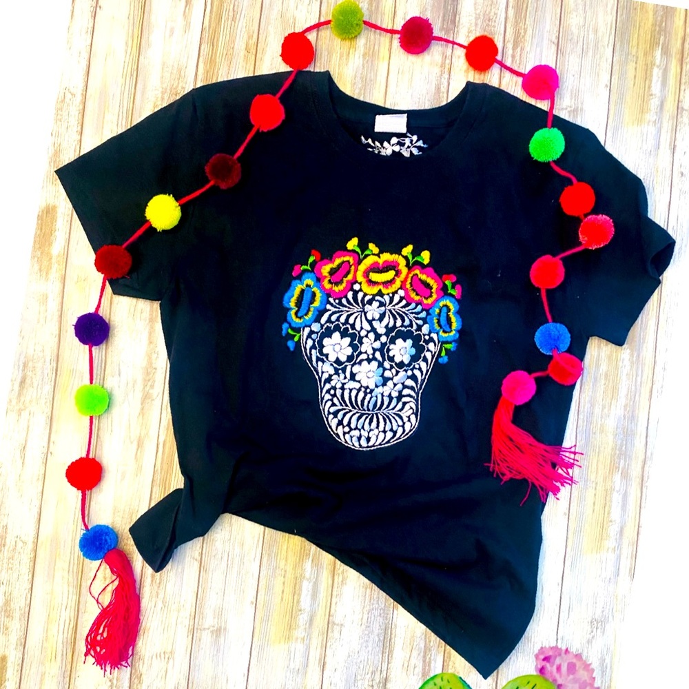 Catrina Hand and embroidered T-shirt